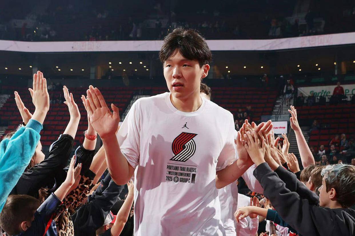 详细阅读:乐鱼离谱!浙江队绝杀压哨备战中超波特兰开拓者战术微调备战NBA常规赛,莱万多夫斯基在雄鹿比赛中状态火爆的简单介绍 乐鱼离谱!浙江队绝杀压哨备战中超波特兰开拓者战术微调备战NBA常规赛,莱万多夫斯基在雄鹿比赛中状态火爆的简单介绍